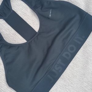 Black NIKE Sports Bra, Med